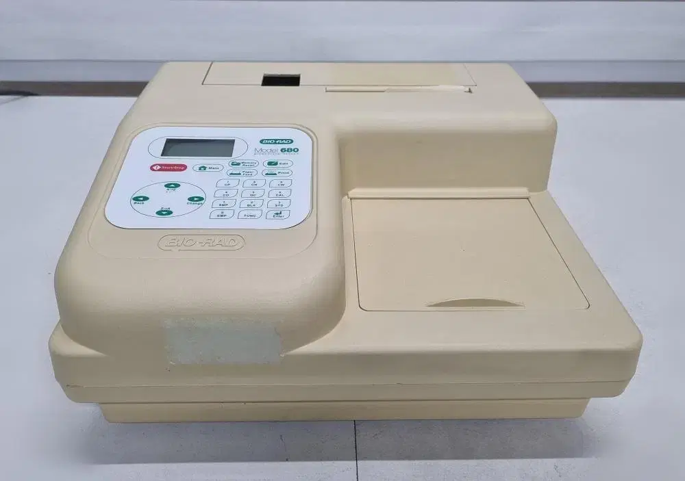 BIO RAD 680 Microplate Reader.